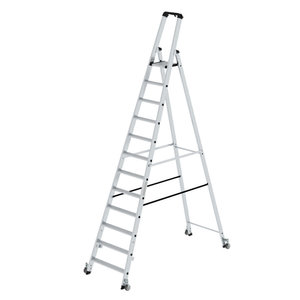 Günzburger Steigtechnik Stufen-Stehleiter einseitig begehbar mit Rollen