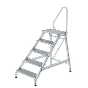 Günzburger Steigtechnik Montagetritt mit Handlauf