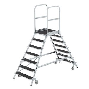 Günzburger Steigtechnik Podesttreppe beids. begehbar mit Federrolle Korundbeschichtung R13