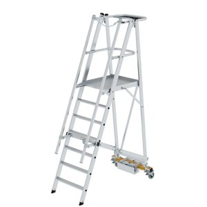 Günzburger Steigtechnik Plattformleiter klappbar mit schmalem Fahrwerk