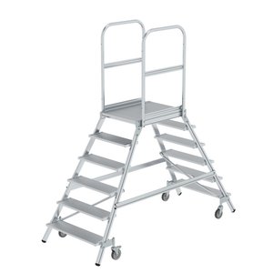 Günzburger Steigtechnik Podesttreppe beidseitig begehbar mit Federrollen Aluminium geriffelt