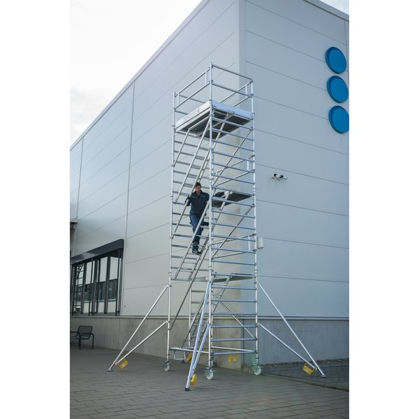 Günzburger Steigtechnik Rollgerüst 1,35 x 2,45 m mit Schrägaufstiegen & Ausleger Plattformhöhe 10,35 m