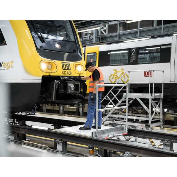 Günzburger Steigtechnik Gleispodest fahrbar GFK Gitterrost