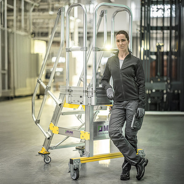 Günzburger Steigtechnik Plattformtreppe 45° fahrbar Stufenbreite 1000mm 6 Stufen Aluminium geriffelt