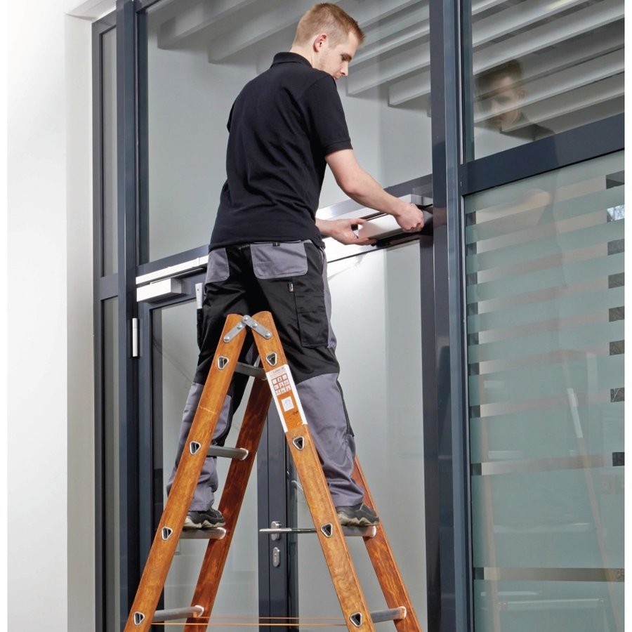 Layher Verbundstehleiter 8 Sprossen, Holz-Aluminium-Stehleiter 2x8 Sprossen, beidseitig begehbar, klappbar, Länge 2.35 m