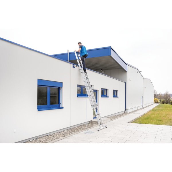 Günzburger Steigtechnik Stufen-Seilzugleiter 2-teilig mit nivello Traverse und clip-step R13 2x12 Stufen