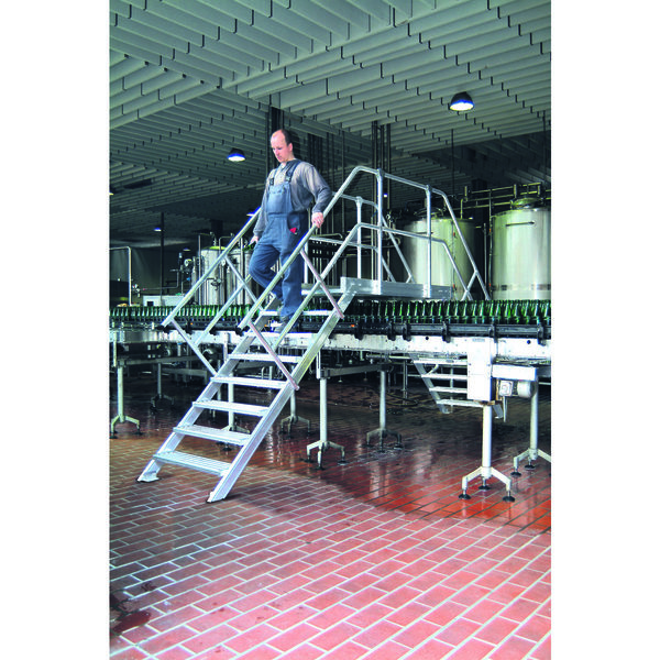 Euroline Überstieg 45 Grad, 800 mm Stufenbreite, 1 Treppen-/Podestgeländer, Stufenausführung Stahl – Gitterrost 6 Stufen