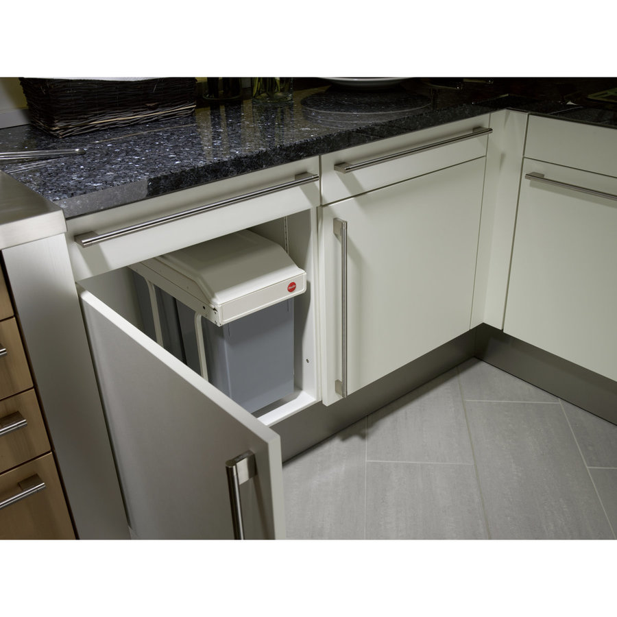 Hailo Mulit-Box Duo L - Einbaumülleimer Das Einbau-Mülltrennungs-System - unauffällig am festen Platz und doch sofort ausfahr- und aufnahmebereit. Mit zwei herausnehmbaren Inneneimern (2 x 14 l).