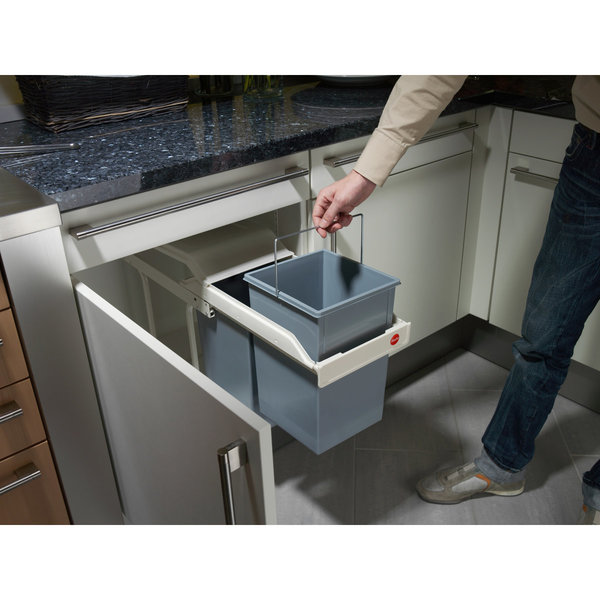 Hailo Mulit-Box Duo L - Einbaumülleimer Das Einbau-Mülltrennungs-System - unauffällig am festen Platz und doch sofort ausfahr- und aufnahmebereit. Mit zwei herausnehmbaren Inneneimern (2 x 14 l).