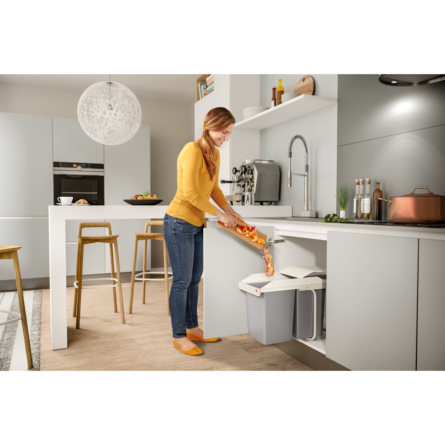 Hailo Mulit-Box Duo L - Einbaumülleimer Das Einbau-Mülltrennungs-System - unauffällig am festen Platz und doch sofort ausfahr- und aufnahmebereit. Mit zwei herausnehmbaren Inneneimern (2 x 14 l).