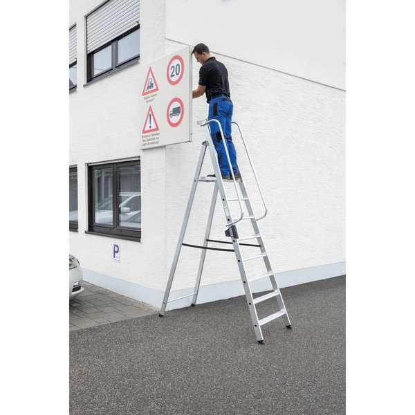 Günzburger Steigtechnik Plattformleiter 9 Stufen mit Ablageschale