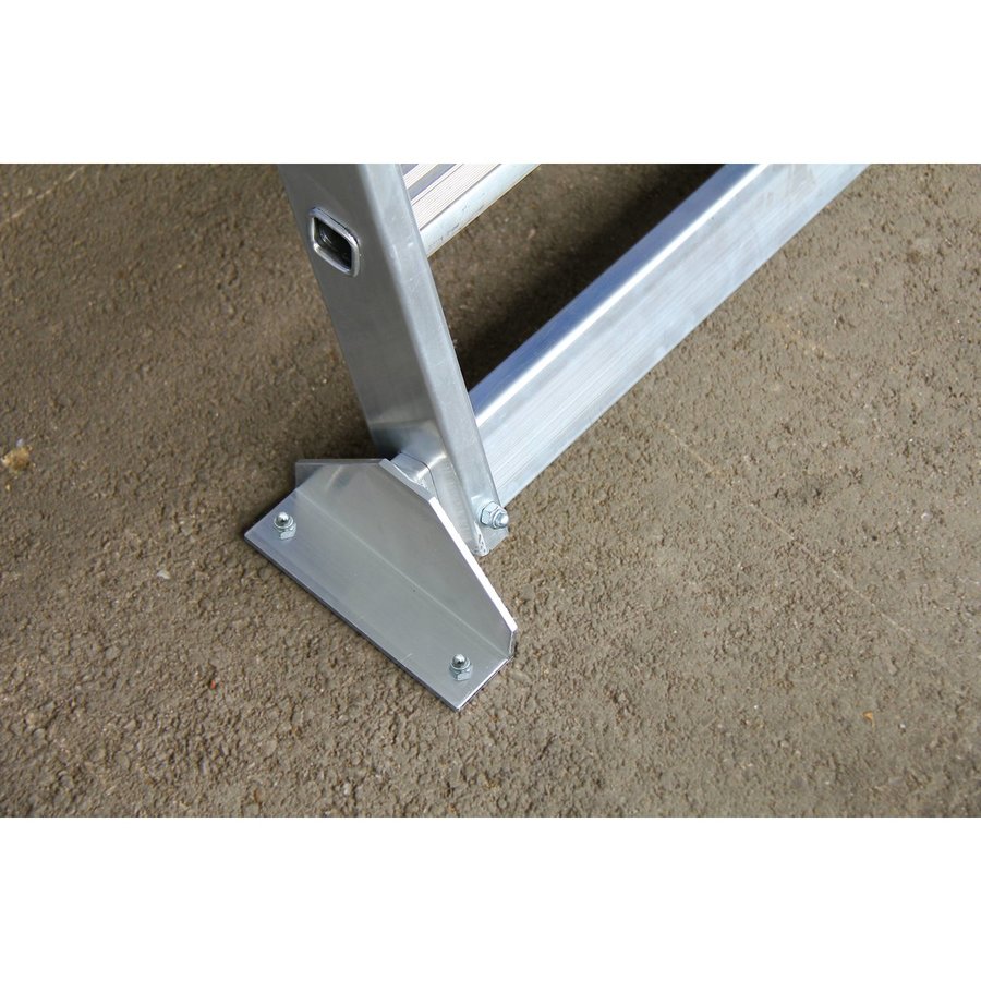 Günzburger Steigtechnik Plattformleiter stationär 4 Stufen mit Bodenwinkel