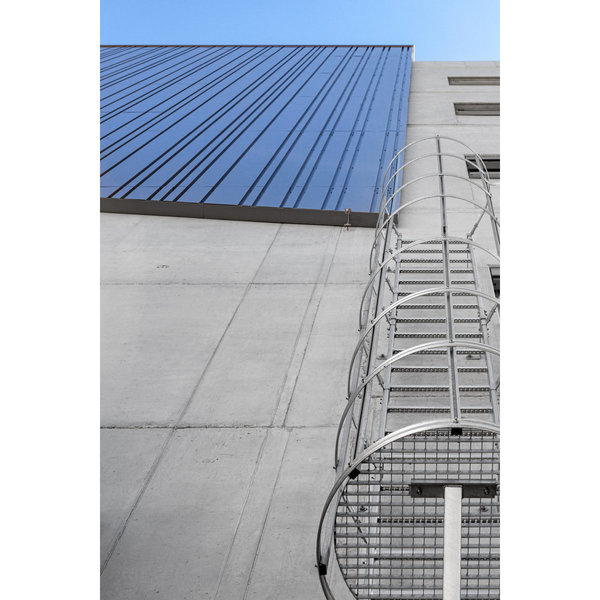 Günzburger Steigtechnik Einzügige Steigleiter mit Rückenschutz Stahl verzinkt 7,64m