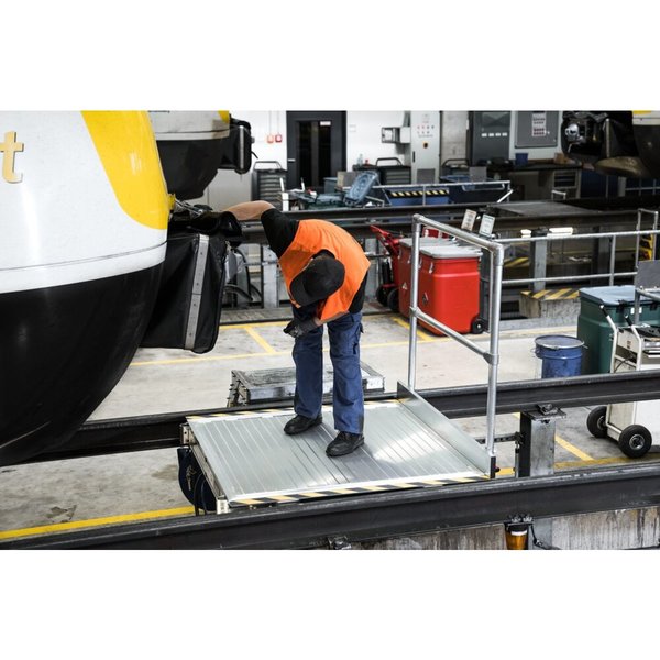 Günzburger Steigtechnik Gleispodest fahrbar