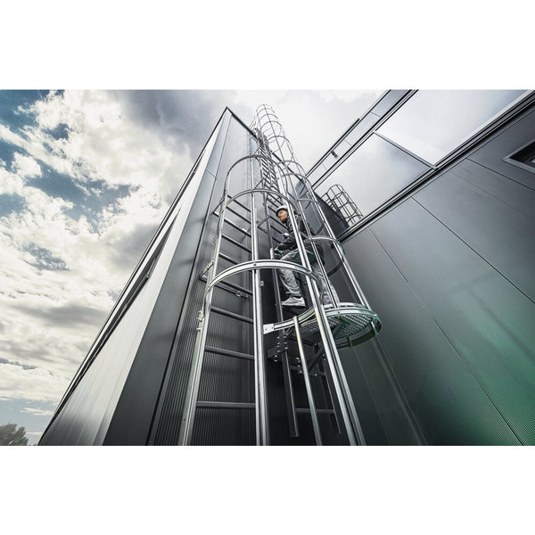 Günzburger Steigtechnik Mehrzügige Steigleiter mit Rückenschutz (Bau) Edelstahl 14,64m