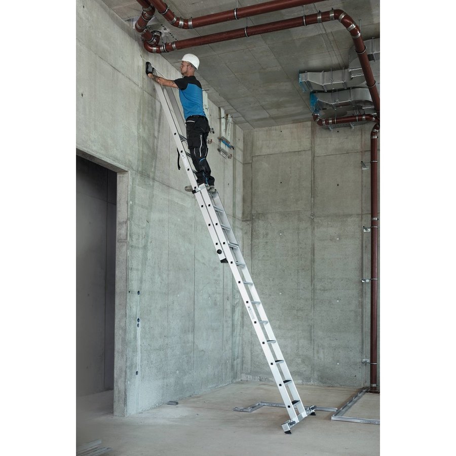 Günzburger Steigtechnik Stufen-Schiebeleiter 2-teilig mit nivello®-Traverse 1x11 + 1x7 Stufen