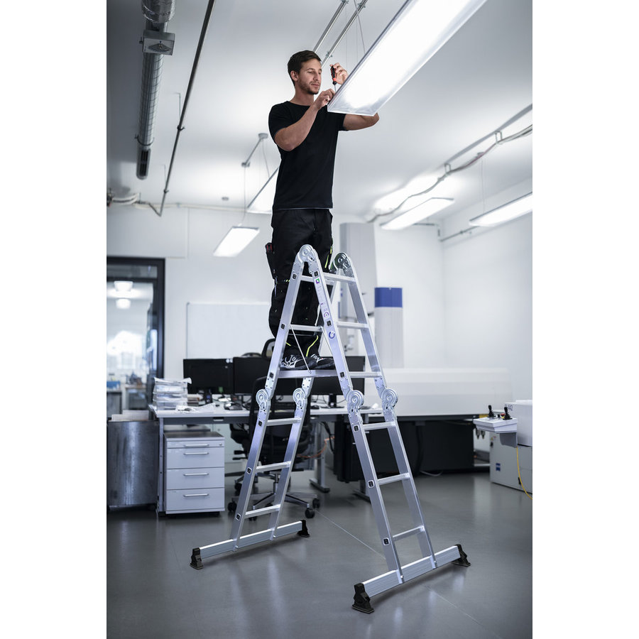 Günzburger Steigtechnik Vielzweckleiter 4-teilig mit nivello®-Traverse und Holzbelag 4x3 Sprossen