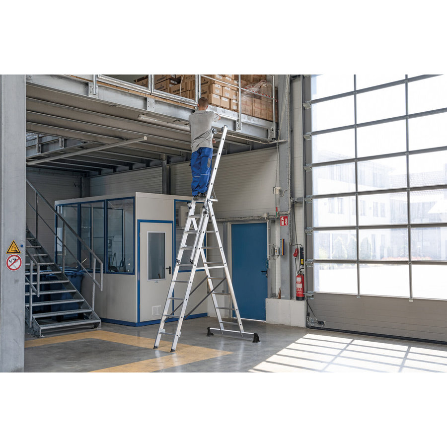 Günzburger Steigtechnik Mehrzweckleiter 3-teilig mit nivello®-Traverse und Wandlaufrollen 3x14 Sprossen