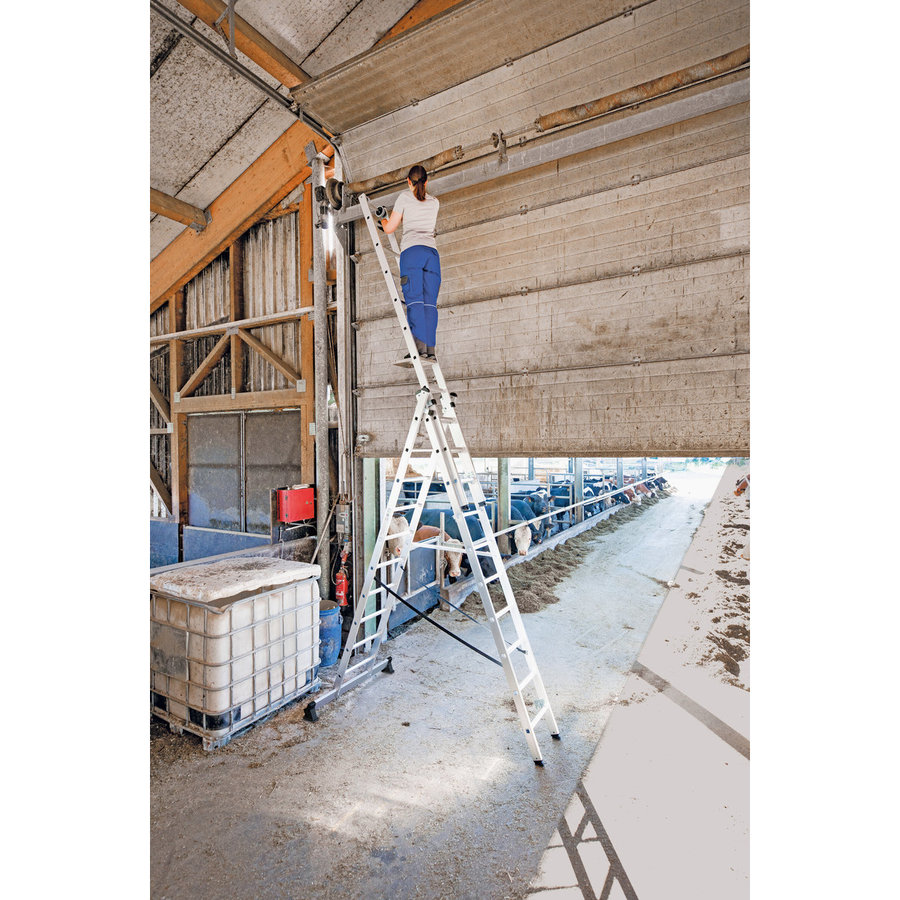 Günzburger Steigtechnik Mehrzweckleiter 3-teilig mit nivello®-Traverse und Wandlaufrollen 3x14 Sprossen
