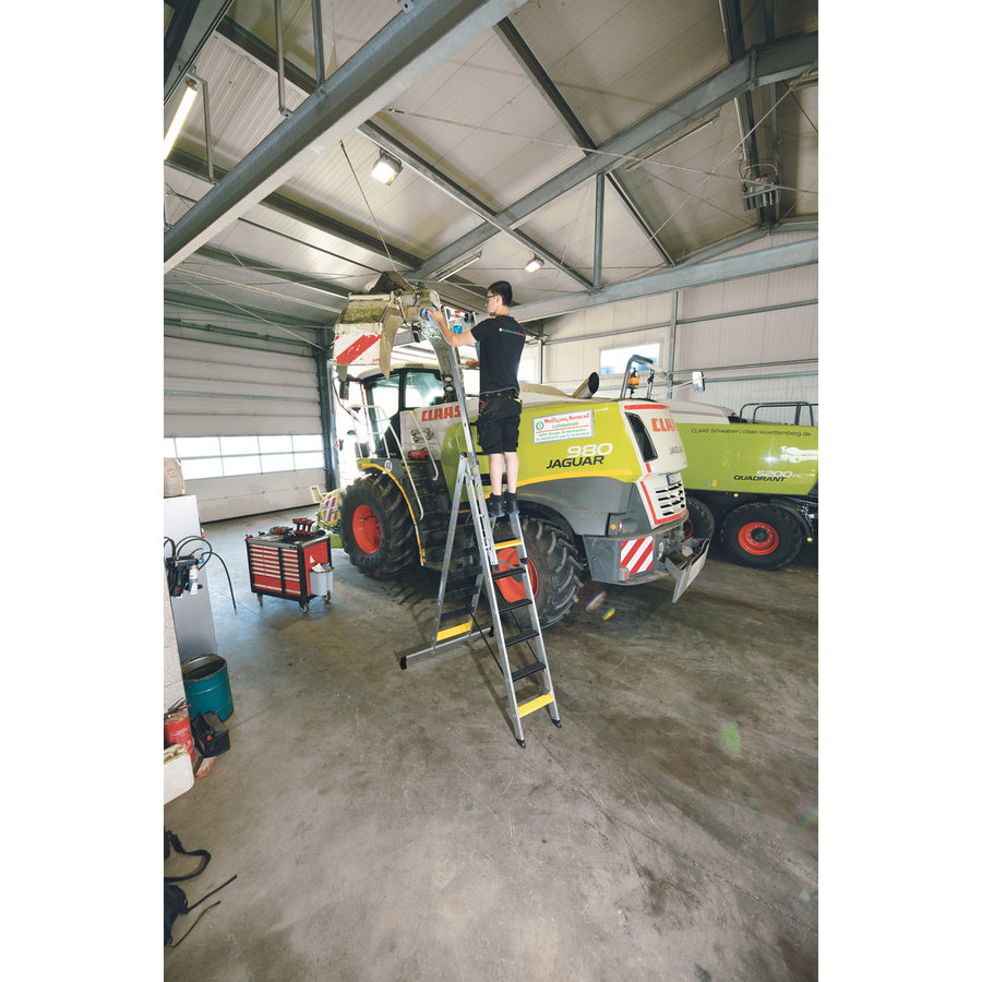 Günzburger Steigtechnik Stufen-Mehrzweckleiter 3-teilig mit nivello®-Traverse und clip-step R13 3x6 Stufen