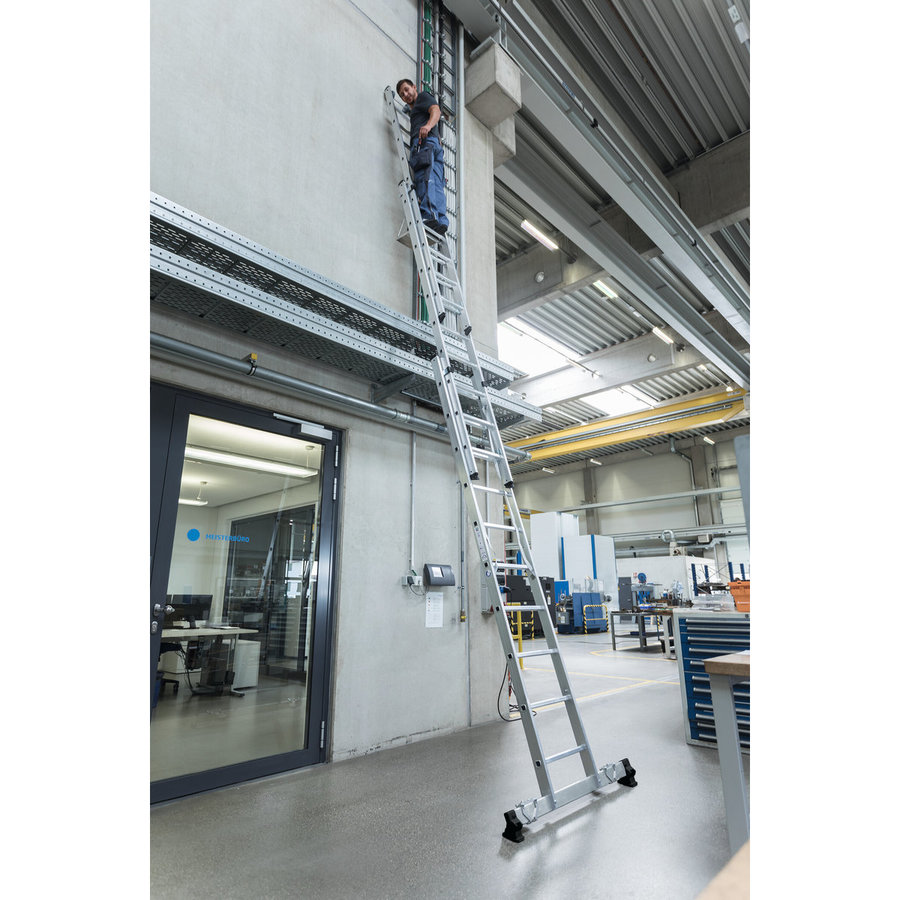 Günzburger Steigtechnik Mehrzweckleiter 3-teilig mit nivello®-Traverse und Wandlaufrollen 3x8 Sprossen