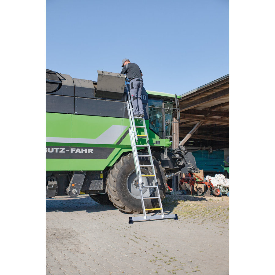 Günzburger Steigtechnik Stufen-Mehrzweckleiter 3-teilig mit nivello®-Traverse und clip-step R13 3x8 Stufen