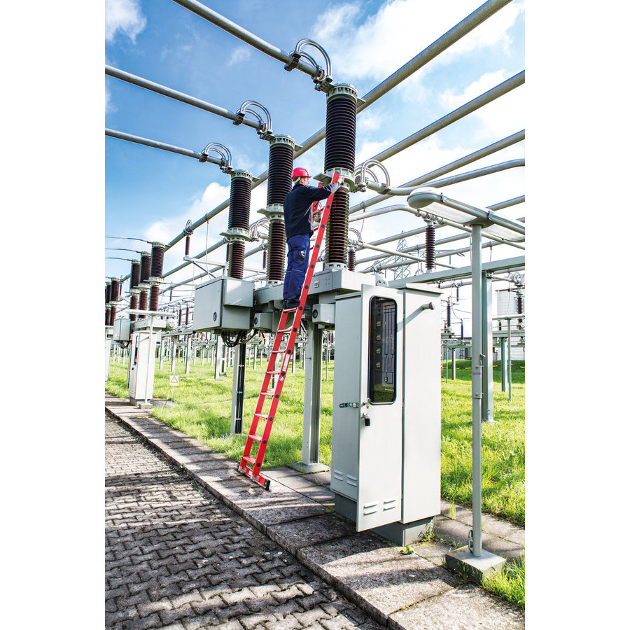 Günzburger Steigtechnik Stufen-Anlegeleiter GFK mit Traverse 12 Stufen