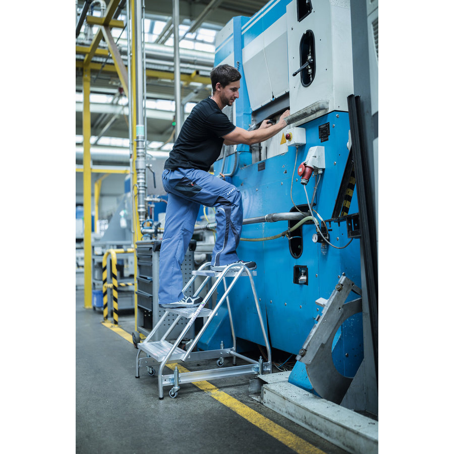 Günzburger Steigtechnik Arbeitspodest einseitig begehbar Aluminium geriffelt 4 Stufen