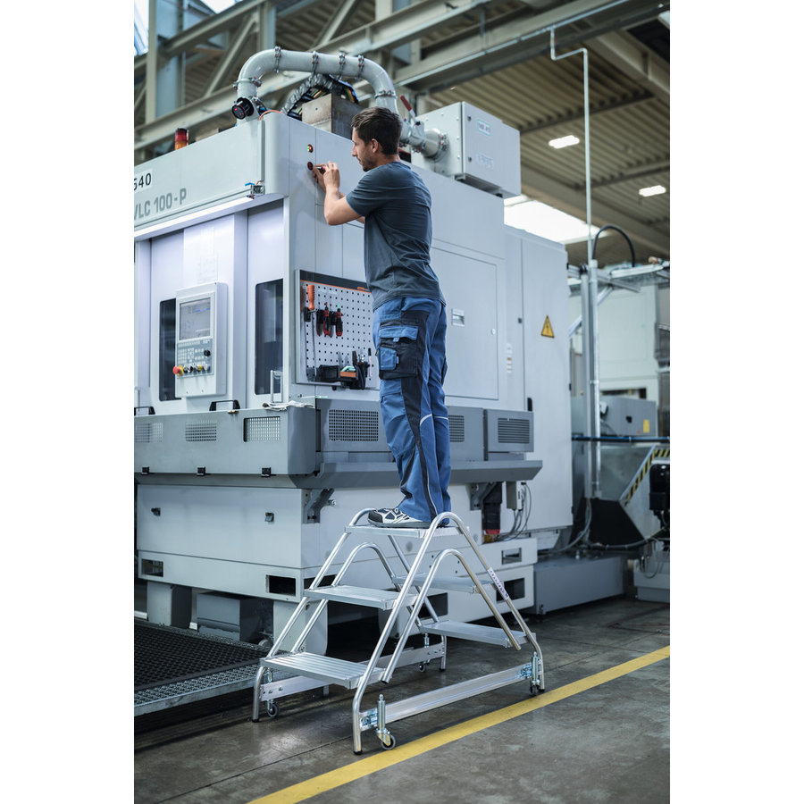 Günzburger Steigtechnik Arbeitspodest beidseitig begehbar Aluminium geriffelt 2x3 Stufen