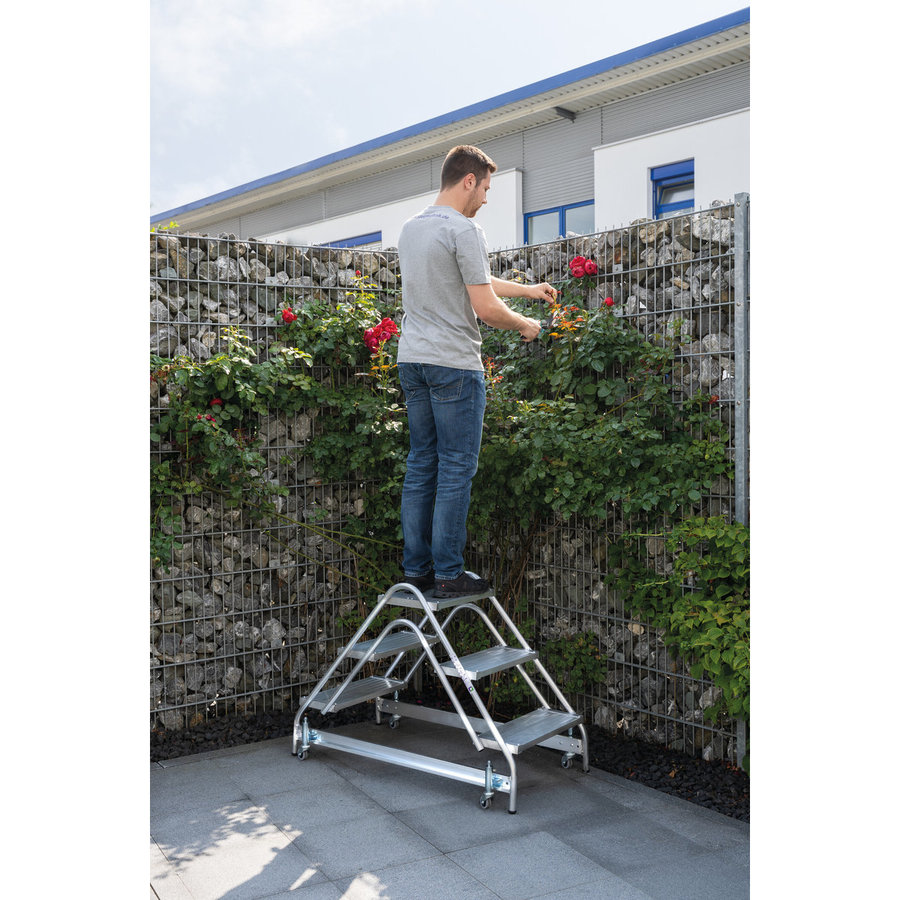 Günzburger Steigtechnik Arbeitspodest beidseitig begehbar Aluminium geriffelt 2x4 Stufen