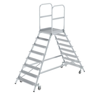 Günzburger Steigtechnik Podesttreppe beidseitig begehbar mit Federrollen Aluminium geriffelt