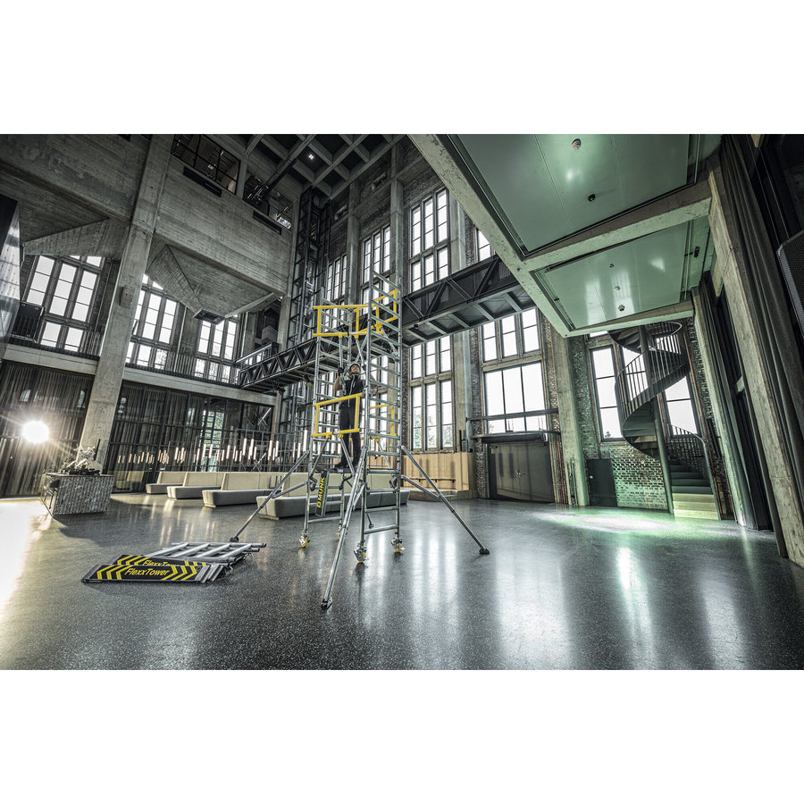 Günzburger Steigtechnik FlexxTower SG ergo mit vorlaufendem Geländer Plattformhöhe 4,10 m