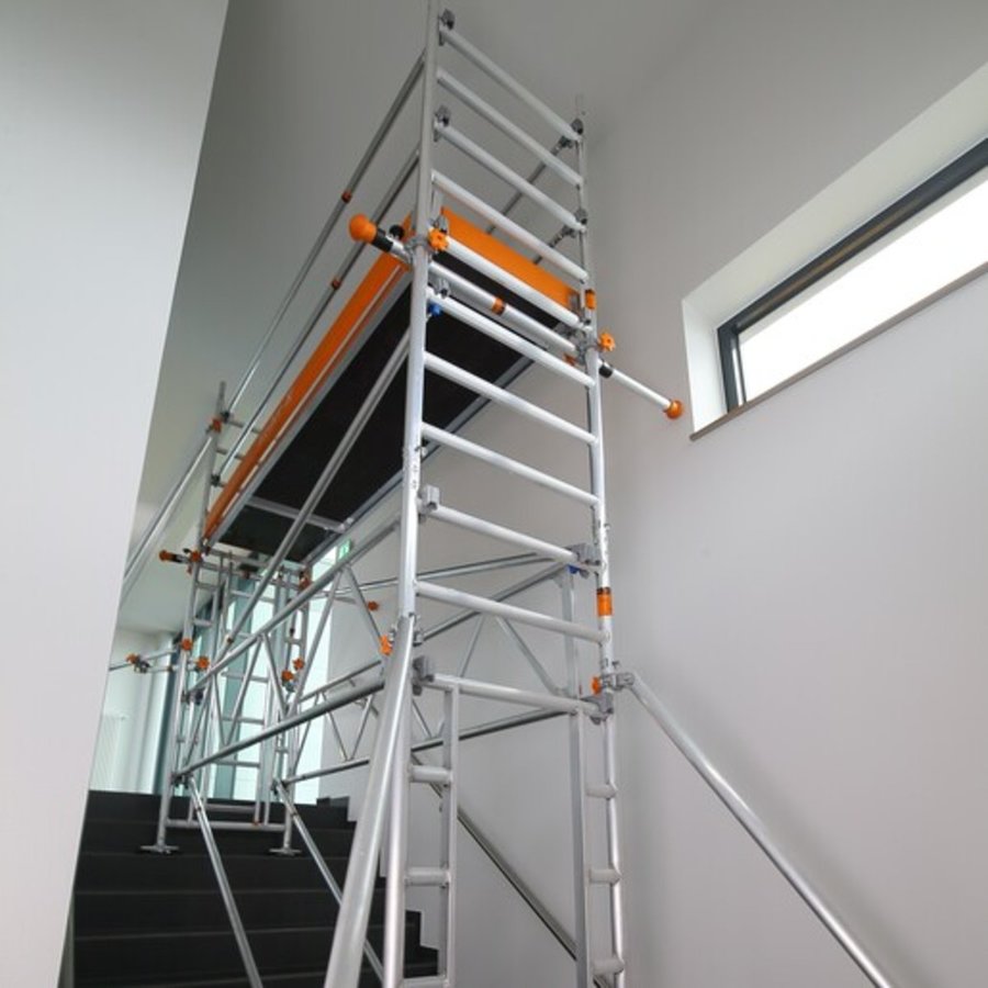 Layher Uni Standard P2 mit Treppen-Kit Standhöhe 3,73m
