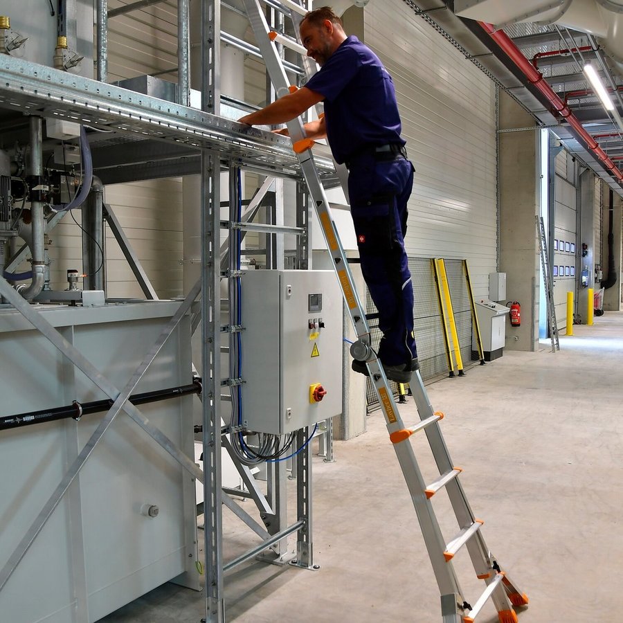 Layher Teleskopleiter TOPIC 4x4 Sprossen; Aluminiumleiter klappbar und universell einsetzbar, Länge 4.16 m
