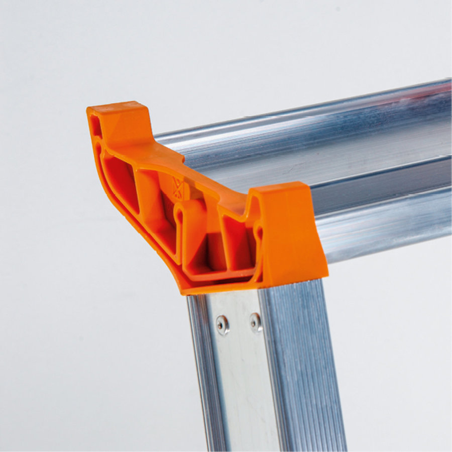Layher Stufenstehleiter einseitig begehbar TOPIC mit 7 breiten Stufen; Aluminiumleiter klappbar mit Podest, Länge 2.45 m