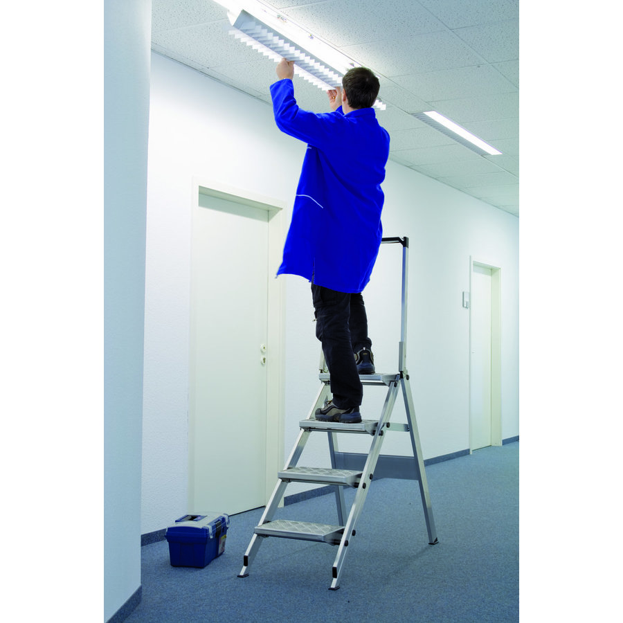 WAKÜ Little Jumbo Sicherheitstreppe mit Kunststoffbelag und Sicherheitsbügel 4-stufig